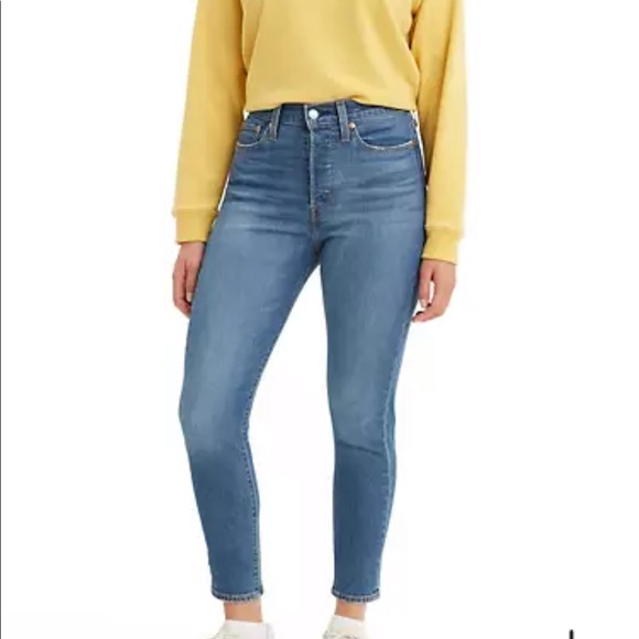 ⭐️ Levi’s wedgie fit skinny jean in devil medium wash - Picture 3 of 13